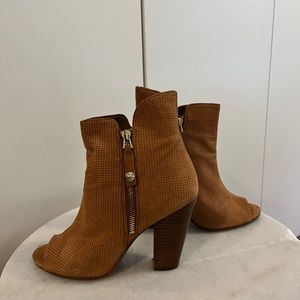 GUESS heels